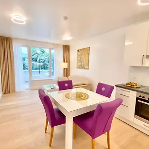Steiner Residences Vorgartenstrasse דירה